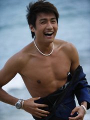 胡兵海上游泳
